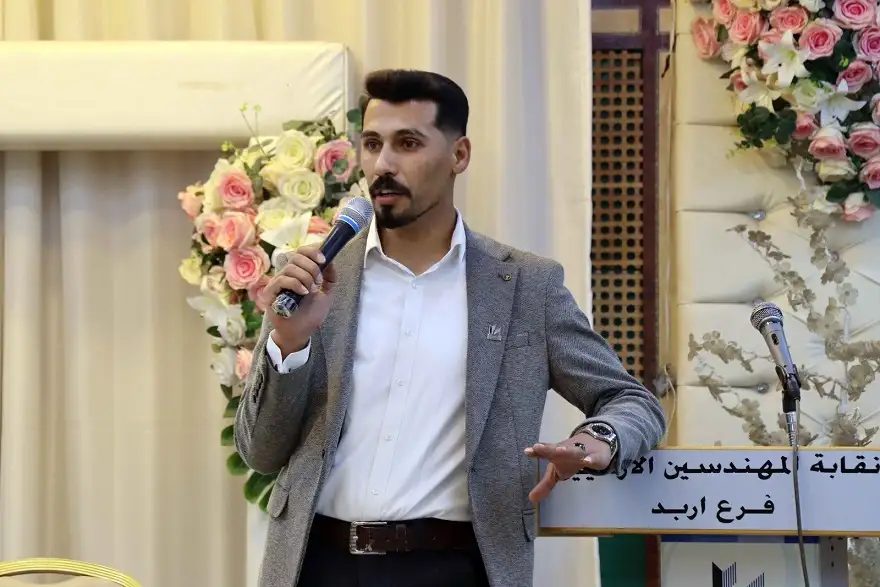 مهندسون جدد يؤدون القسم القانوني في