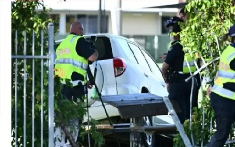 مصرع طفل بعد أن اصطدمت أم