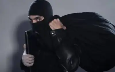 قرار قضائي بحق شخص سلب 76