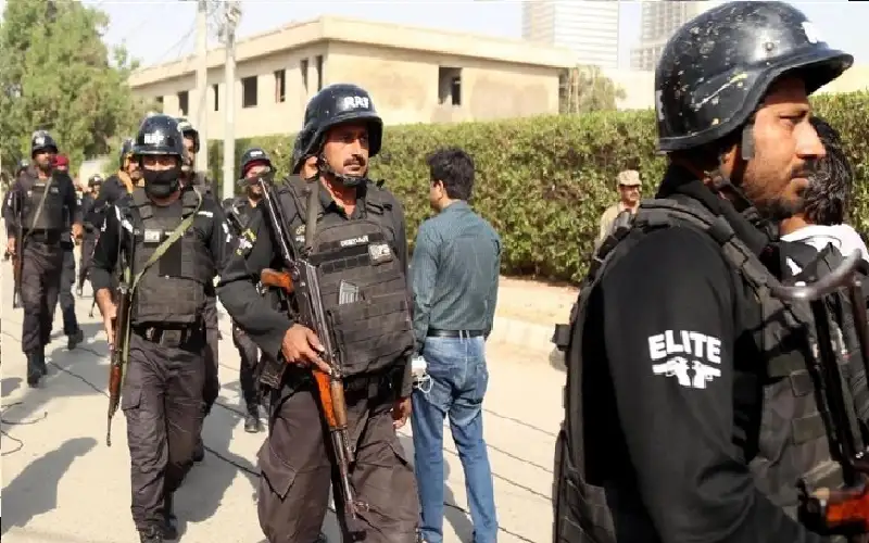 7 قتلى بانفجار قنبلة في باكستان