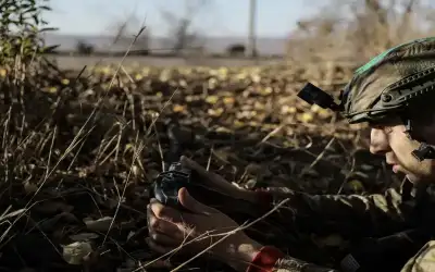 زيلينسكي يحث حلفاءه على السماح بقصف