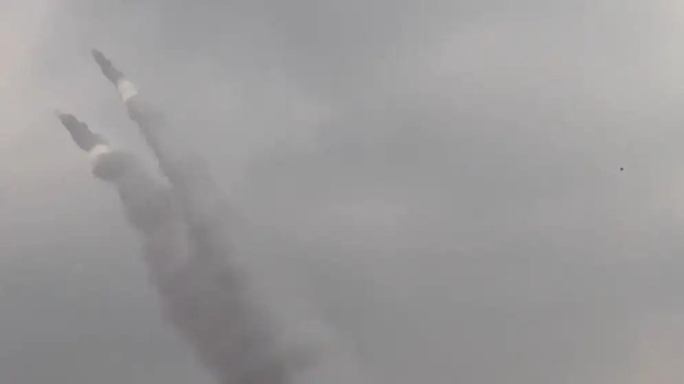 حزب الله يعلن إطلاق صواريخ على