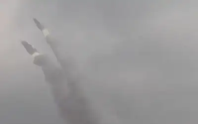 حزب الله يعلن إطلاق صواريخ على
