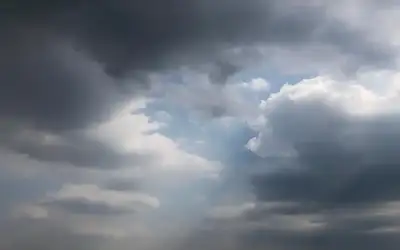 أجواء لطيفة السبت وتوقع هطول أمطار