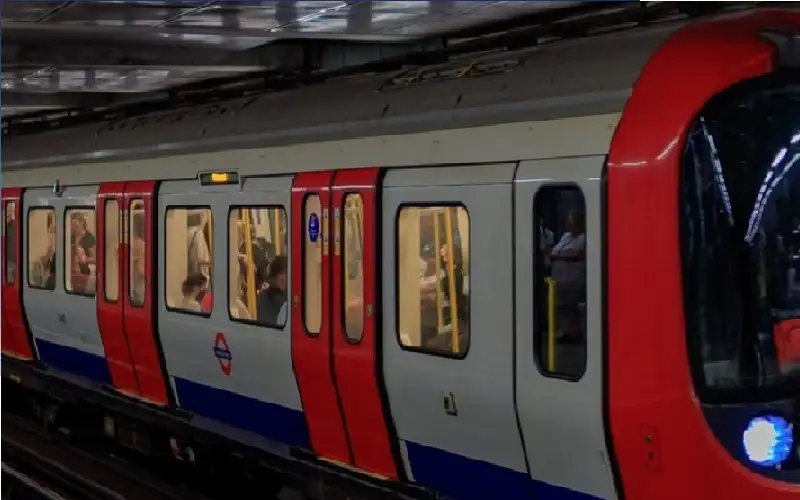 حاولا اللحاق بحافلة.. قطار يدهس شابين