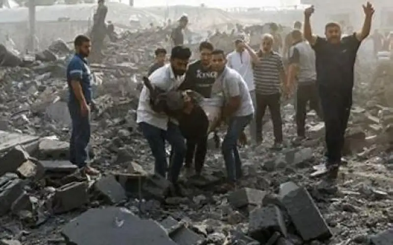40 شهيدا وعشرات الإصابات بمجزرة النصيرات