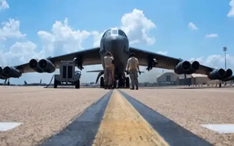 ماذا نعرف عن قاذفة بي-52؟