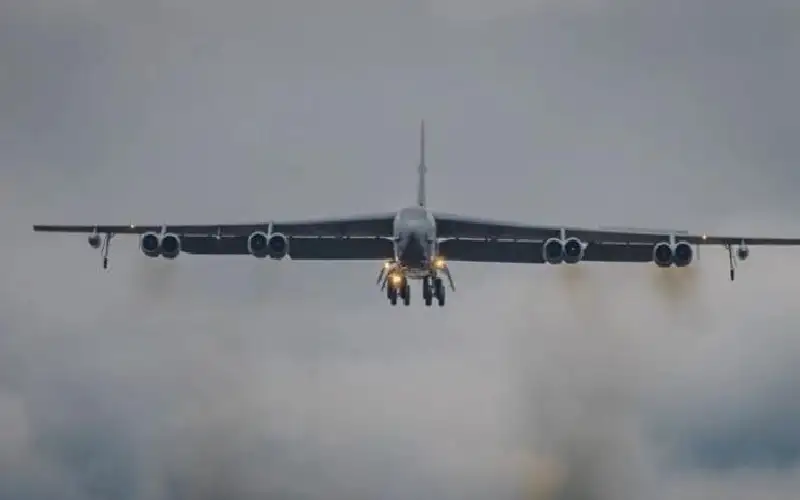 قاذفات بي-52 الأمريكية تصل إلى الشرق