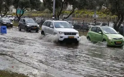 سيول وفيضانات تغمر شوارع سخنين في