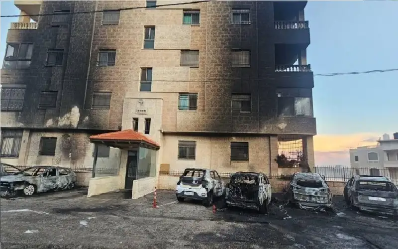 مستوطنون يحرقون 20 مركبة في البيرة