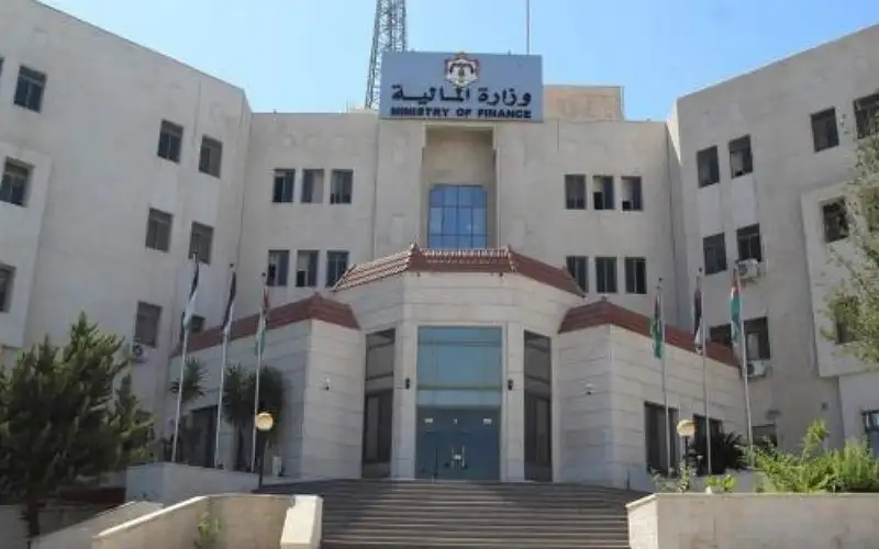 إعفاء المطالبين لحساب (الأموال العامة) من