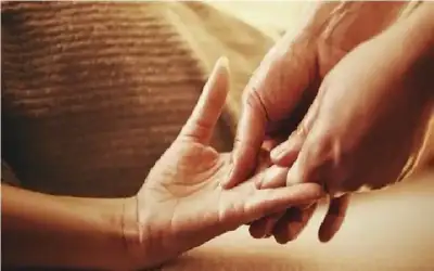 ألم وخز الإبر في الأصابع.. ماذا