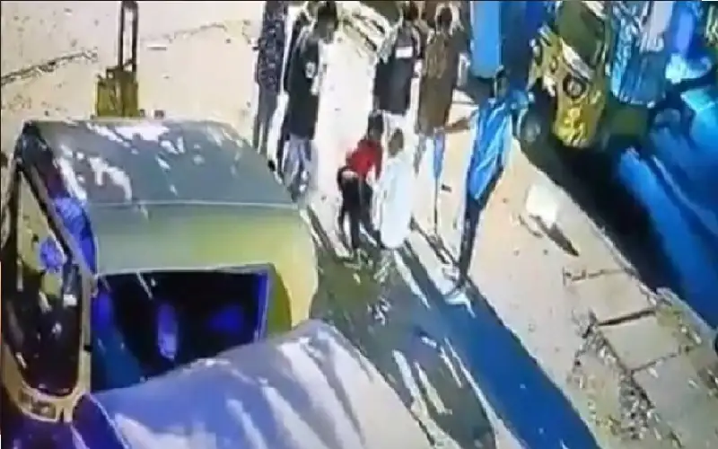 للفوز برهان.. يجلس فوق ألعاب نارية