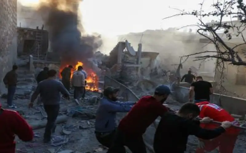 استشهاد 30 لبنانيا جراء غارات جيش