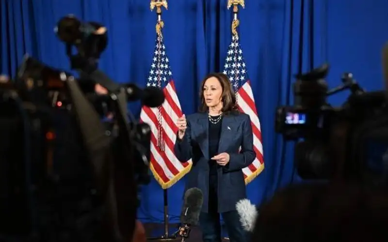 هاريس ستتصل بترمب اليوم للاعتراف بهزيمتها