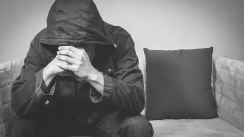 لماذا يميل الناس إلى العزلة عندما