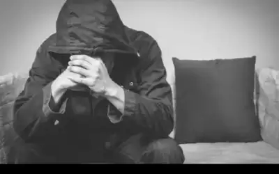 لماذا يميل الناس إلى العزلة عندما