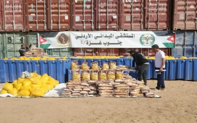 1600 طرد غذائي قدمها المستشفى الميداني