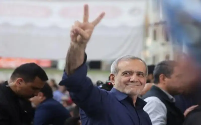 الرئيس الإيراني: فوز ترامب لا يغير