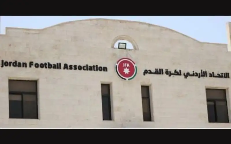 بعد القرار بهبوط 15 ناديا للدرجة