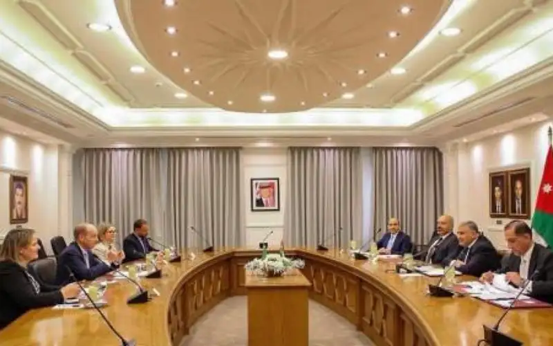 الأردن وإيرلندا يؤكدان أهمية دعم وكالة