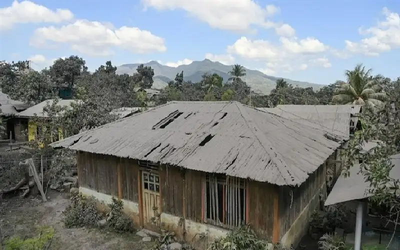 إندونيسيا: بركان يثور 8 مرات في