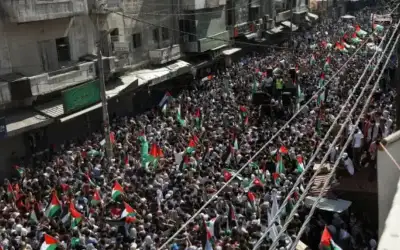 المئات ينظمون مسيرة تضامنية مع فلسطين