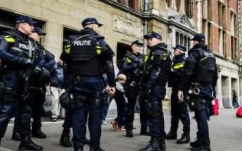 بعد اشتباكات أمستردام .. نقل 5