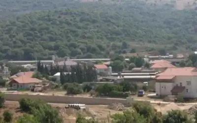 مسؤول إسرائيلي يغادر إسرائيل بسبب صواريخ