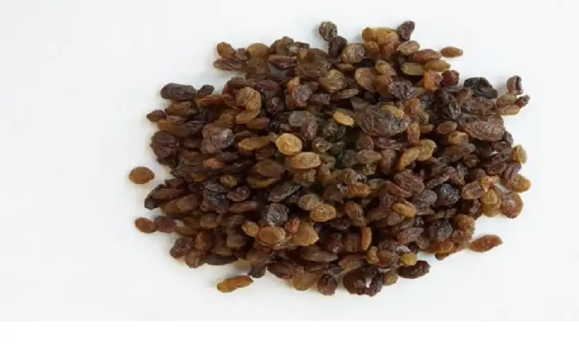 طبيب يؤكد على أهمية تناول الزبيب