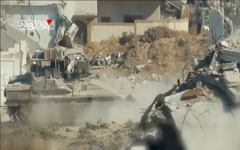 المقاومة تستهدف آليات الاحتلال وتحشداته شمالي