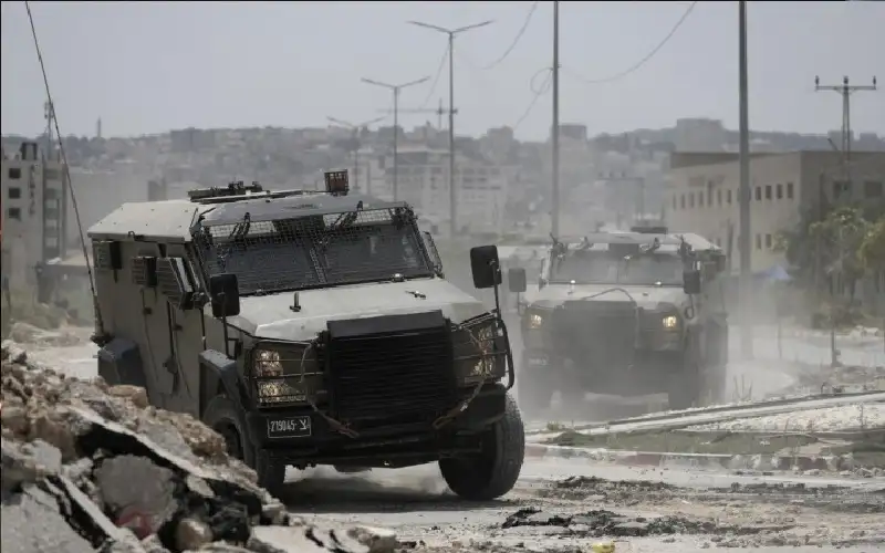 محاصرة منزل- إصابة شاب برصاص الاحتلال