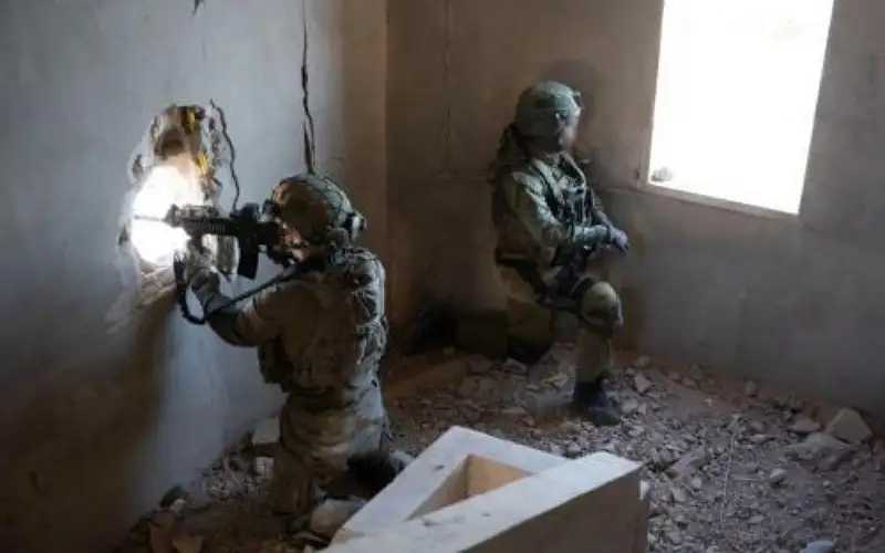 الاعلام العبري : الجيش يقترب من