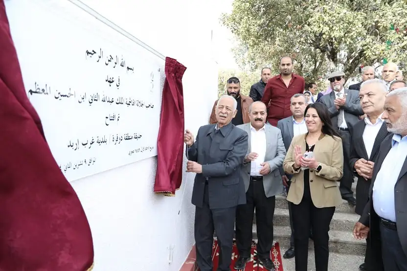 رئيس الديوان الملكي يفتتح ويتفقد مشاريع