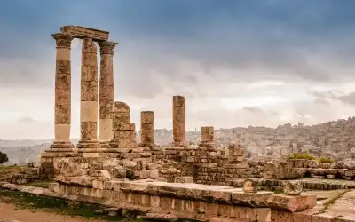 طقس لطيف الأحد وانخفاض قليل في