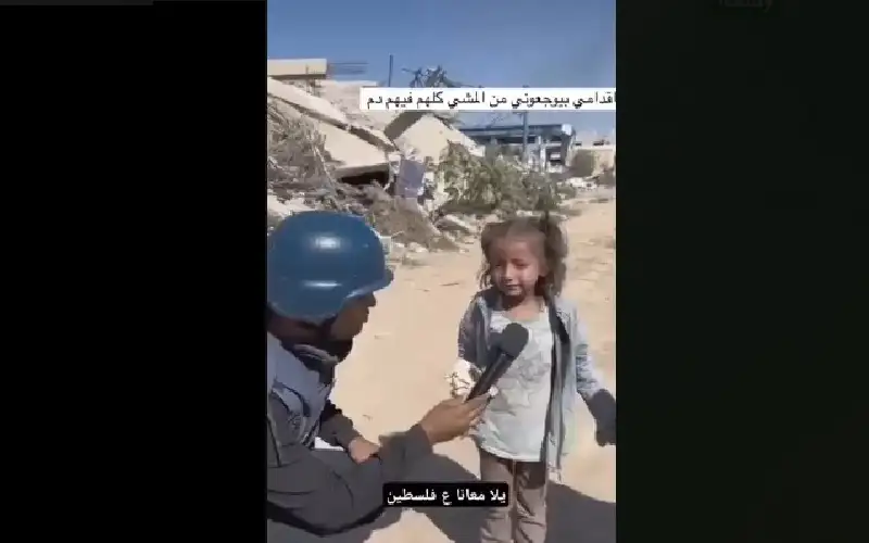 هذه الطفلة متعبة من كثرة الترحال