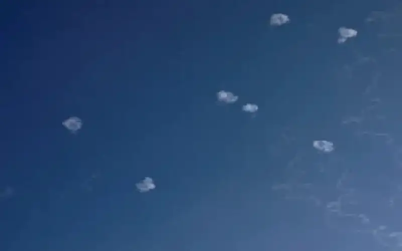 سقوط صاروخ من اليمن.. صفارات انذار