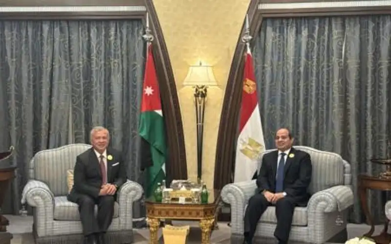 قمة الرياض .. الملك يعقد لقاءات