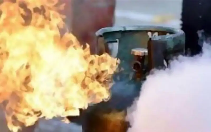 اصابة اربعة اشخاص اثر انفجار اسطوانة