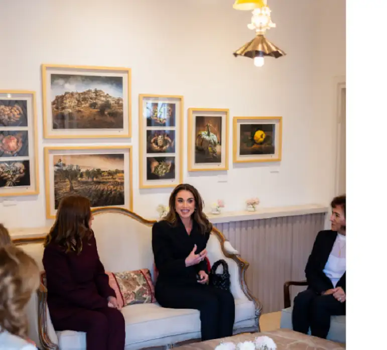 الملكة تلتقي صاحبات أعمال ومهن في