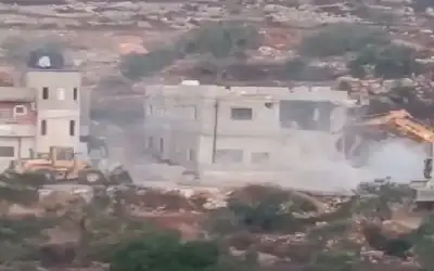 الاحتلال يهدم منزلا من طابقين جنوب