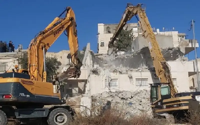 الاحتلال يهدم منزلا في يتما جنوب