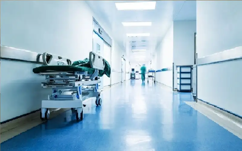 نقيب الأطباء: أي طبيب يخالف لائحة