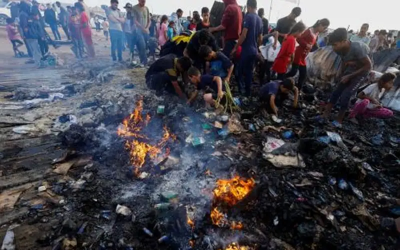 الدفاع المدني بغزة: نحاول السيطرة على