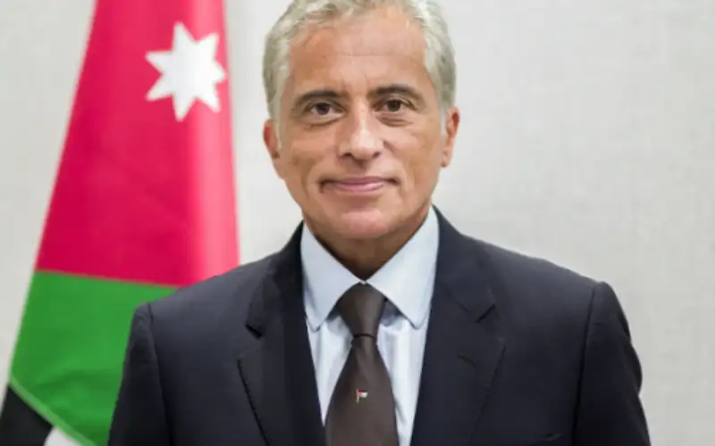 حسان يتلقى اتصالا هاتفيا من رئيس