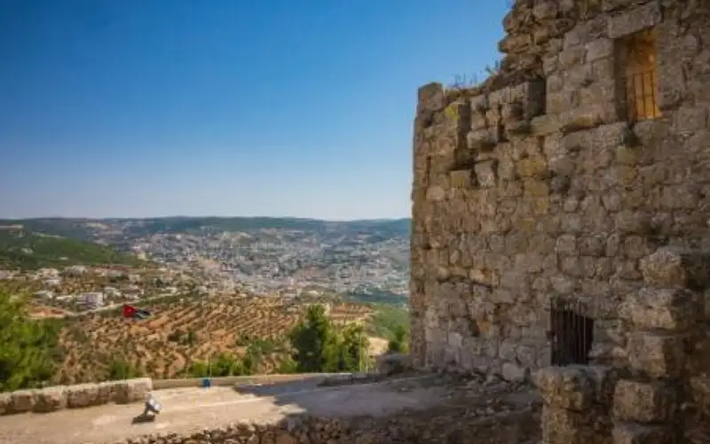 145 ألف زائر لغابات عجلون حتى