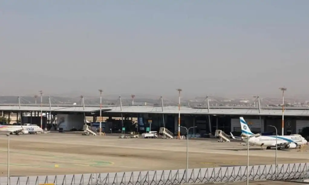 أسوشيتد برس: شركات الطيران العالمية تتجنب