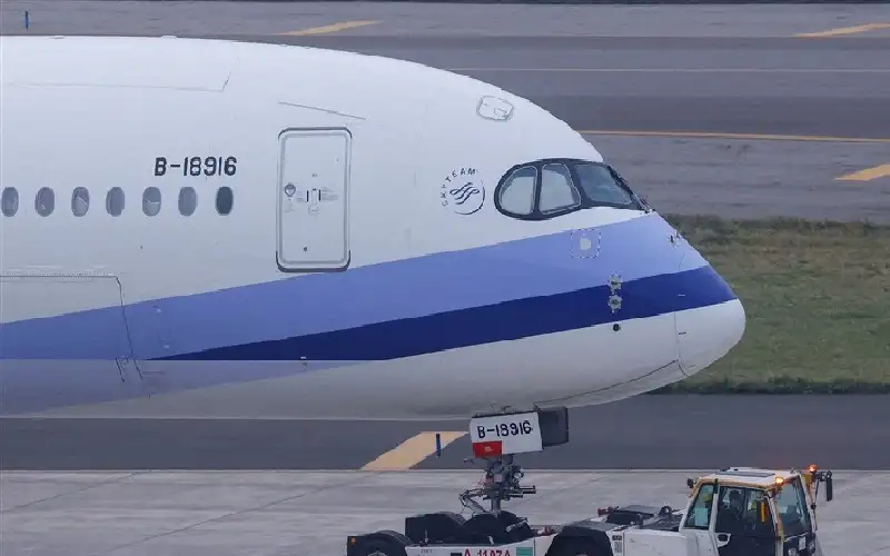 رعب على متن طائرة بسبب مطبات