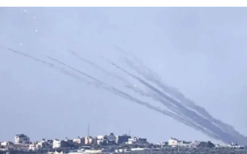 المقاومة تطلق رشقة صاروخية من شمال