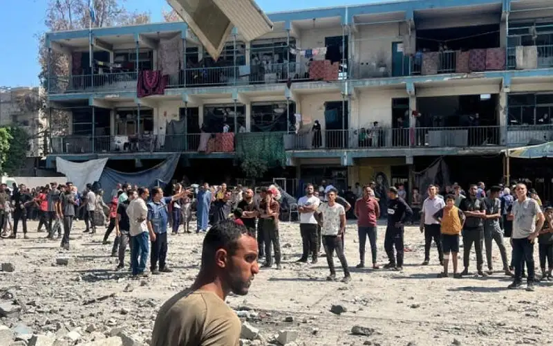 شهداء وجرحى بقصف الاحتلال مدرسة تؤوي